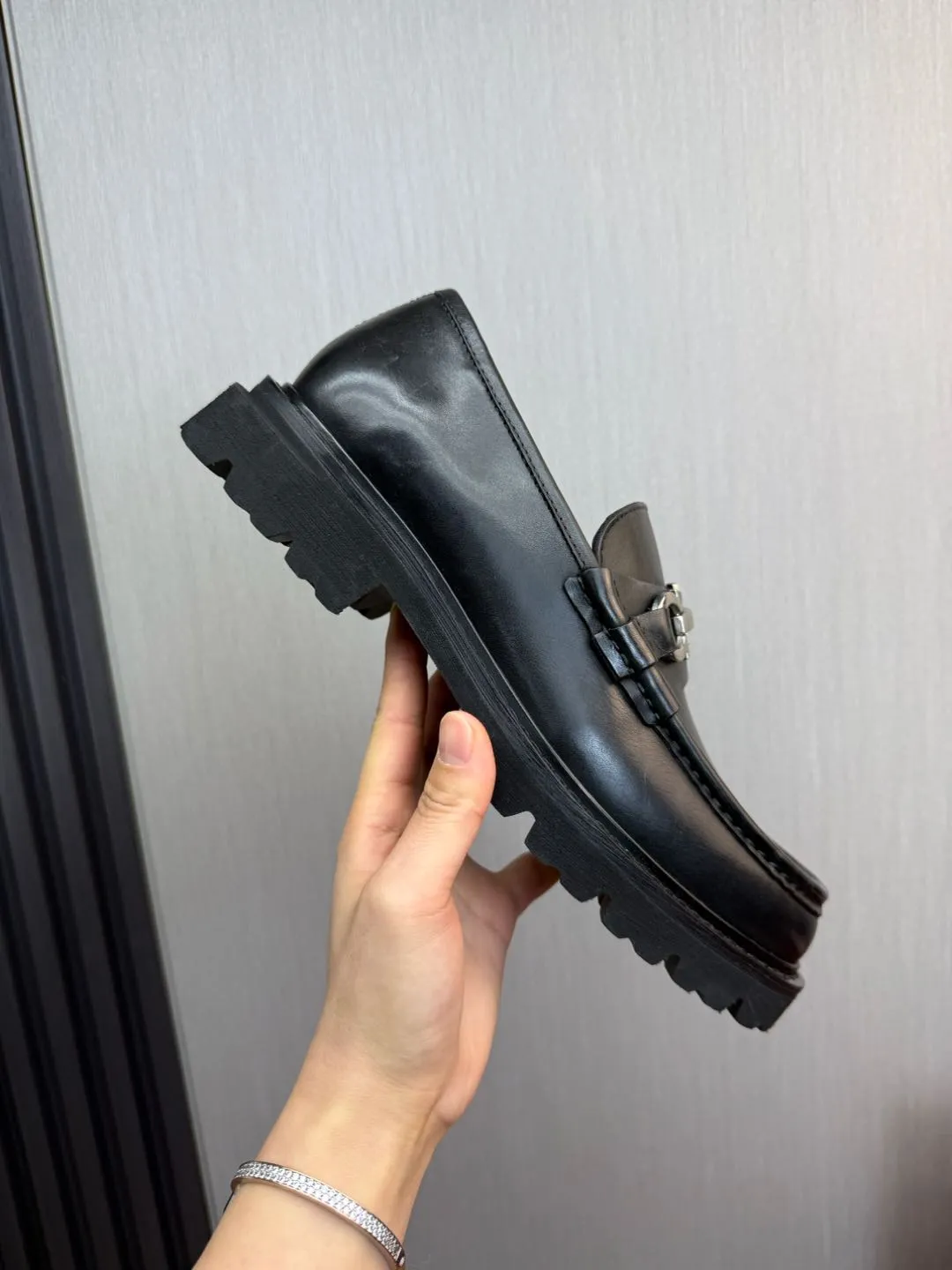 Men's shoes 💰880💰 Ferragamo. [Ferragamo] men's thick-soled loafers, the latest hot style, 1:1 original purchase quality, top quality, imported open-edge beaded cowhide leather on the upper, hand-made three-dimensional stitching highlights the round toe design, the inner foot pads are all imported cowhide, with original lightweight foam outsole, matching code 39-44, (38, 45 custom-made, non-refundable)